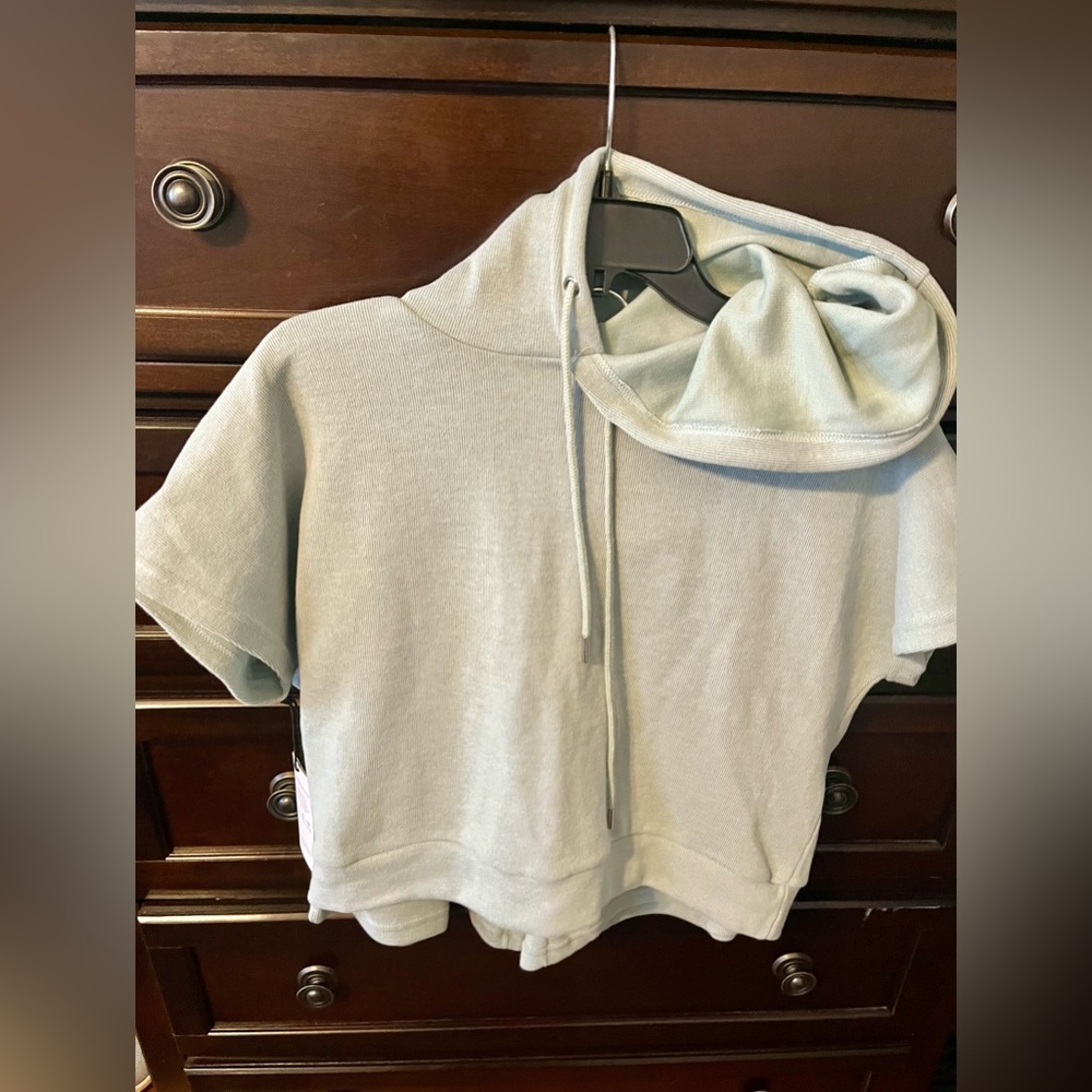 Kimberly Short Sleeve Hoodie and Shorts Set. Color Seafoam Green Size Medium.